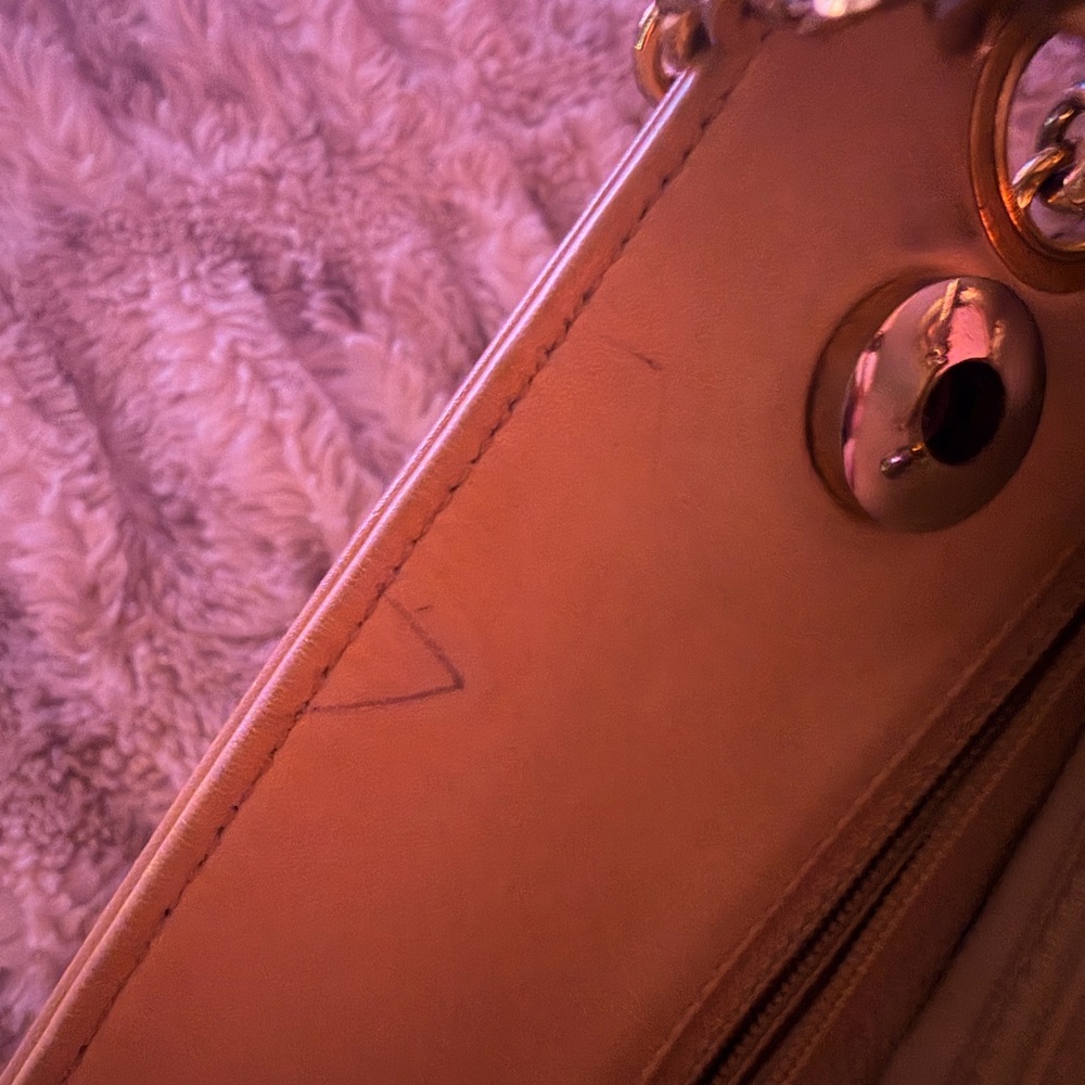 Chanel Cream Quilted Shoulder Bag - Picture 9 of 11